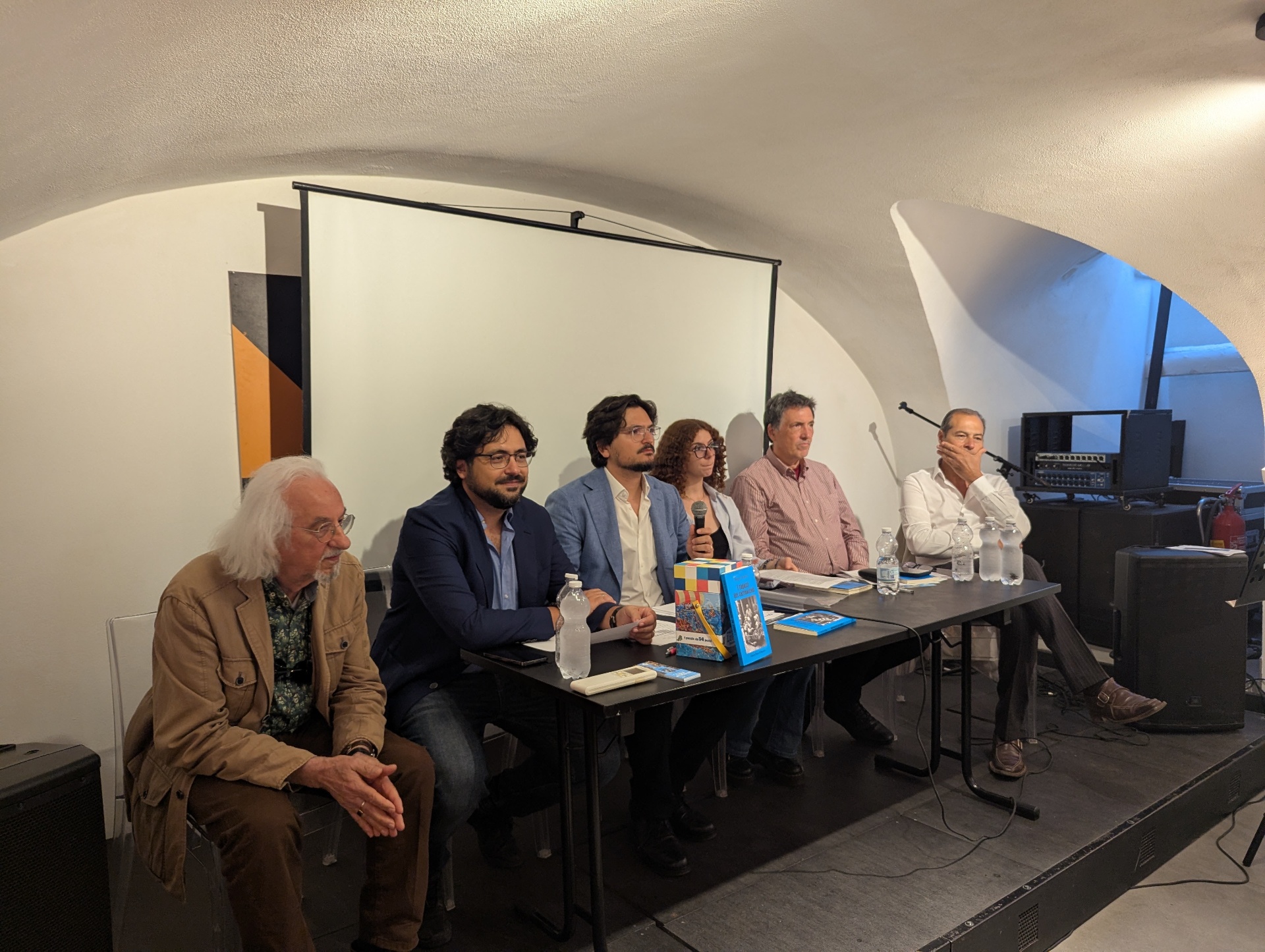 I relatori al tavolo della presentazione